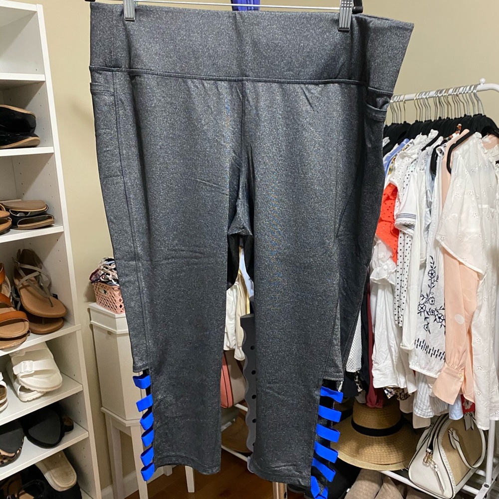 LIVI Active size 22/24 crop active leggings